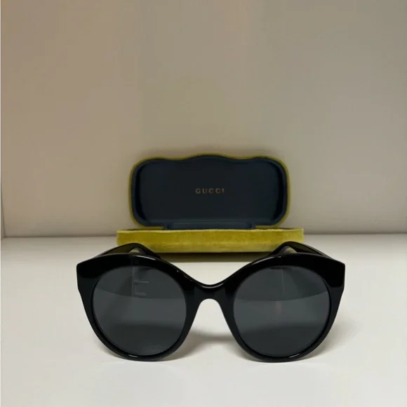 Gucci | Accessories | Gucci Black Sunglasses Gold Gg Logo  display picture 3